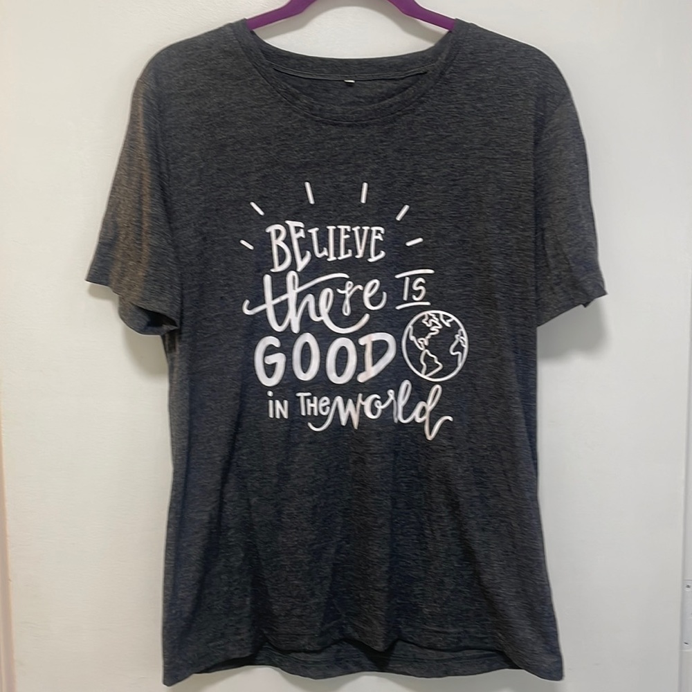 Women’s short sleeve t-shirt size M